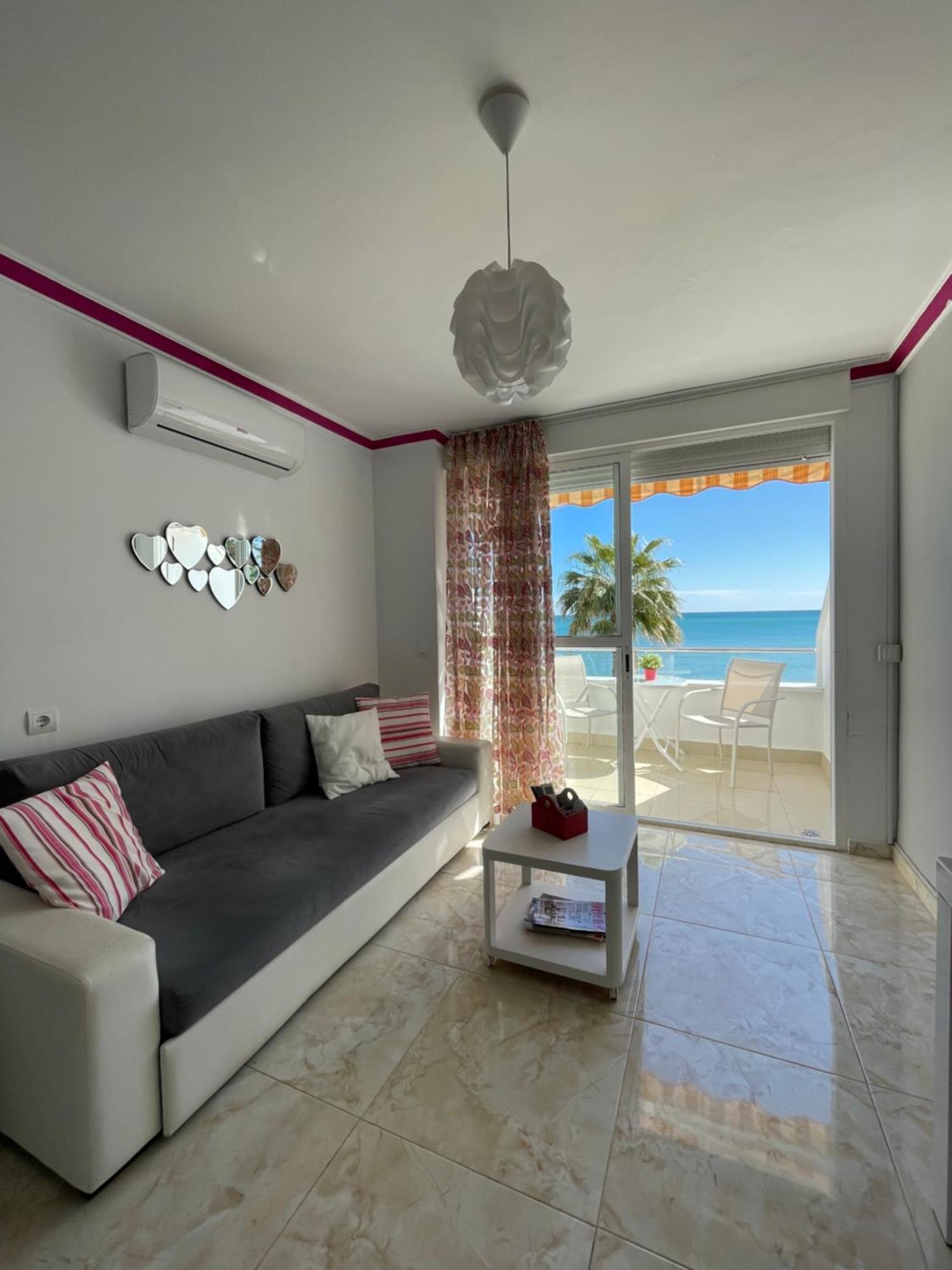 Roca Chica. Studio - First Line Beach Torremolinos Exteriör bild