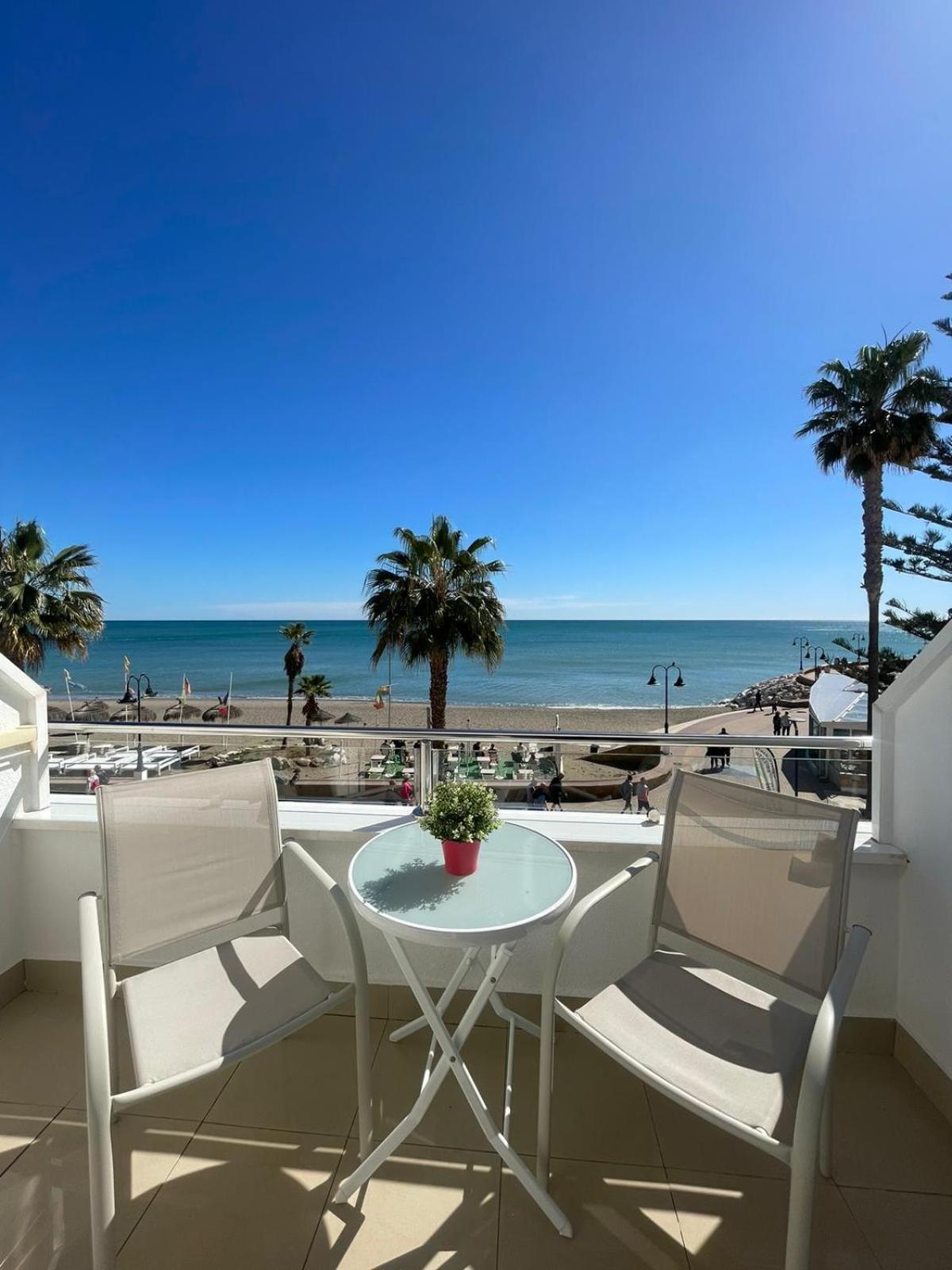Roca Chica. Studio - First Line Beach Torremolinos Exteriör bild