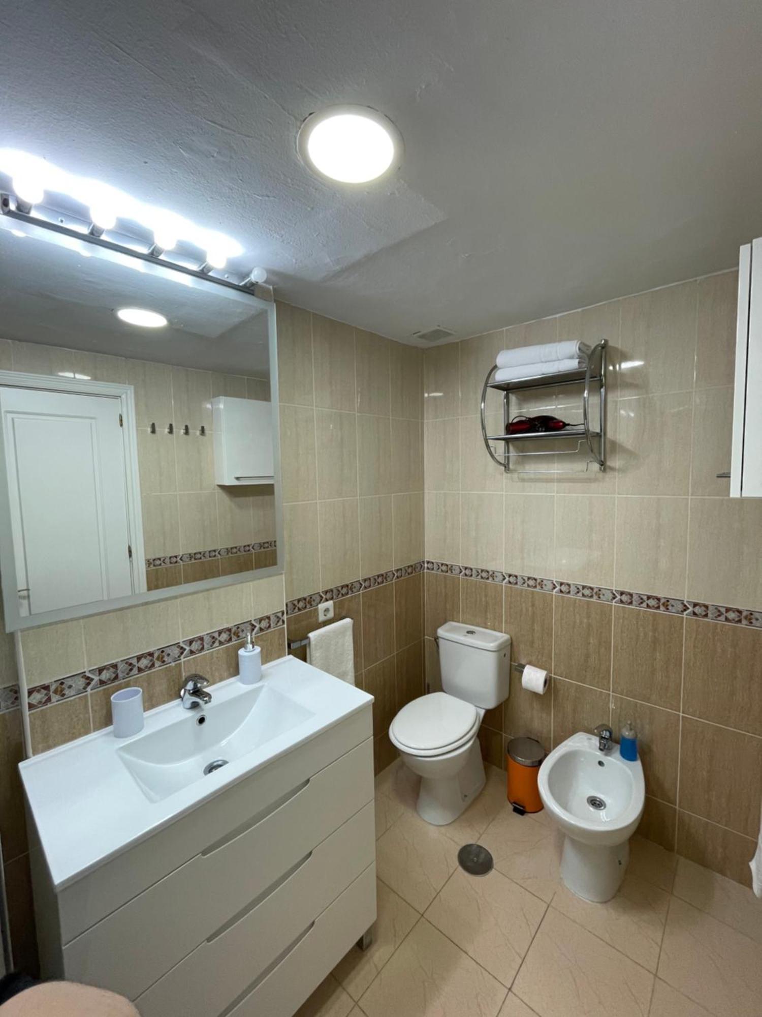 Roca Chica. Studio - First Line Beach Torremolinos Exteriör bild