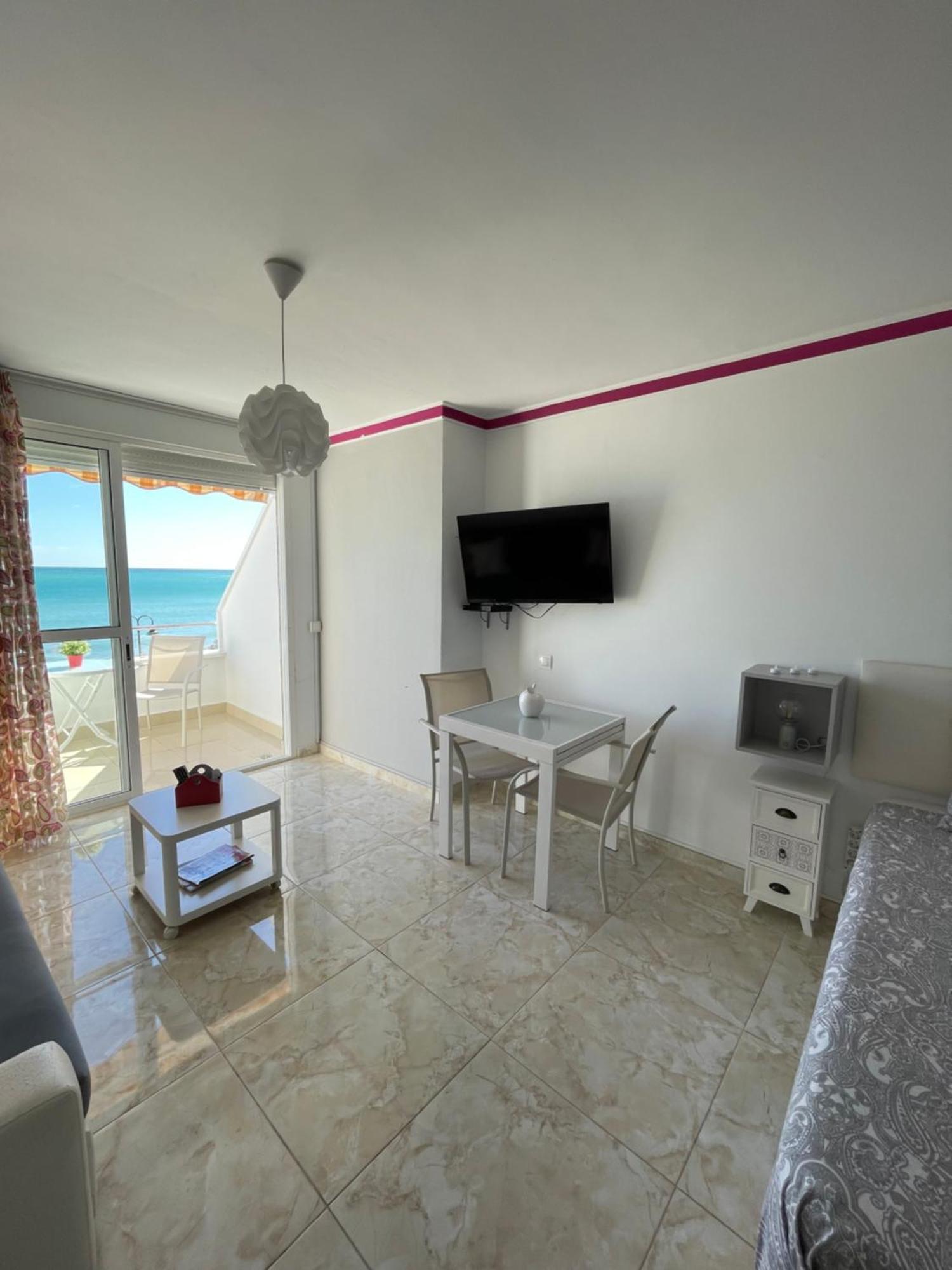 Roca Chica. Studio - First Line Beach Torremolinos Exteriör bild