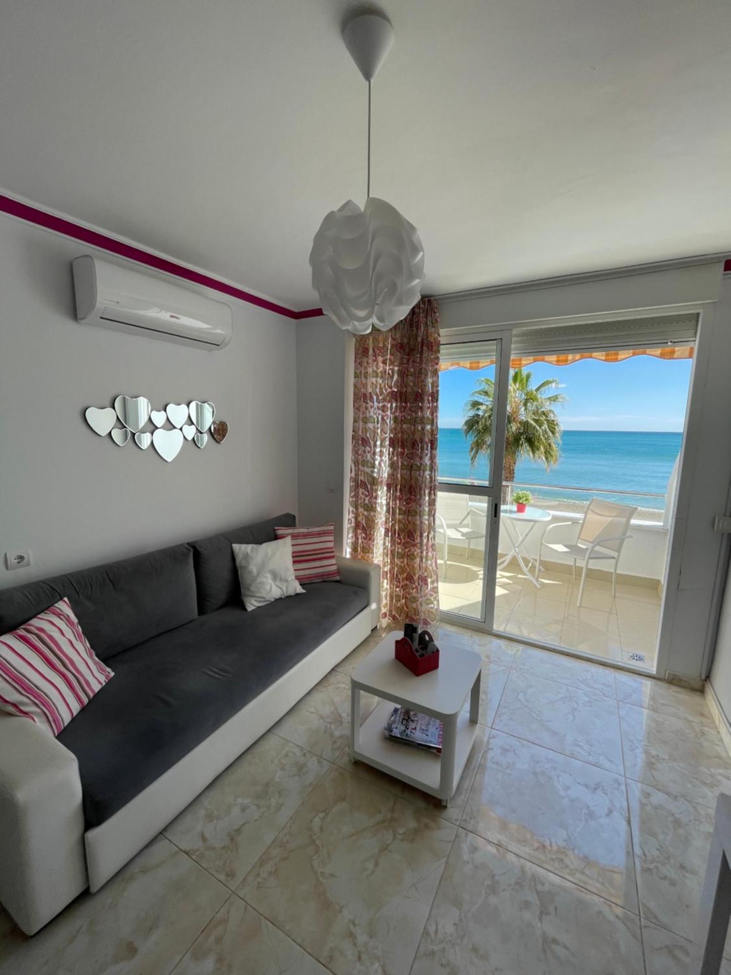 Roca Chica. Studio - First Line Beach Torremolinos Exteriör bild
