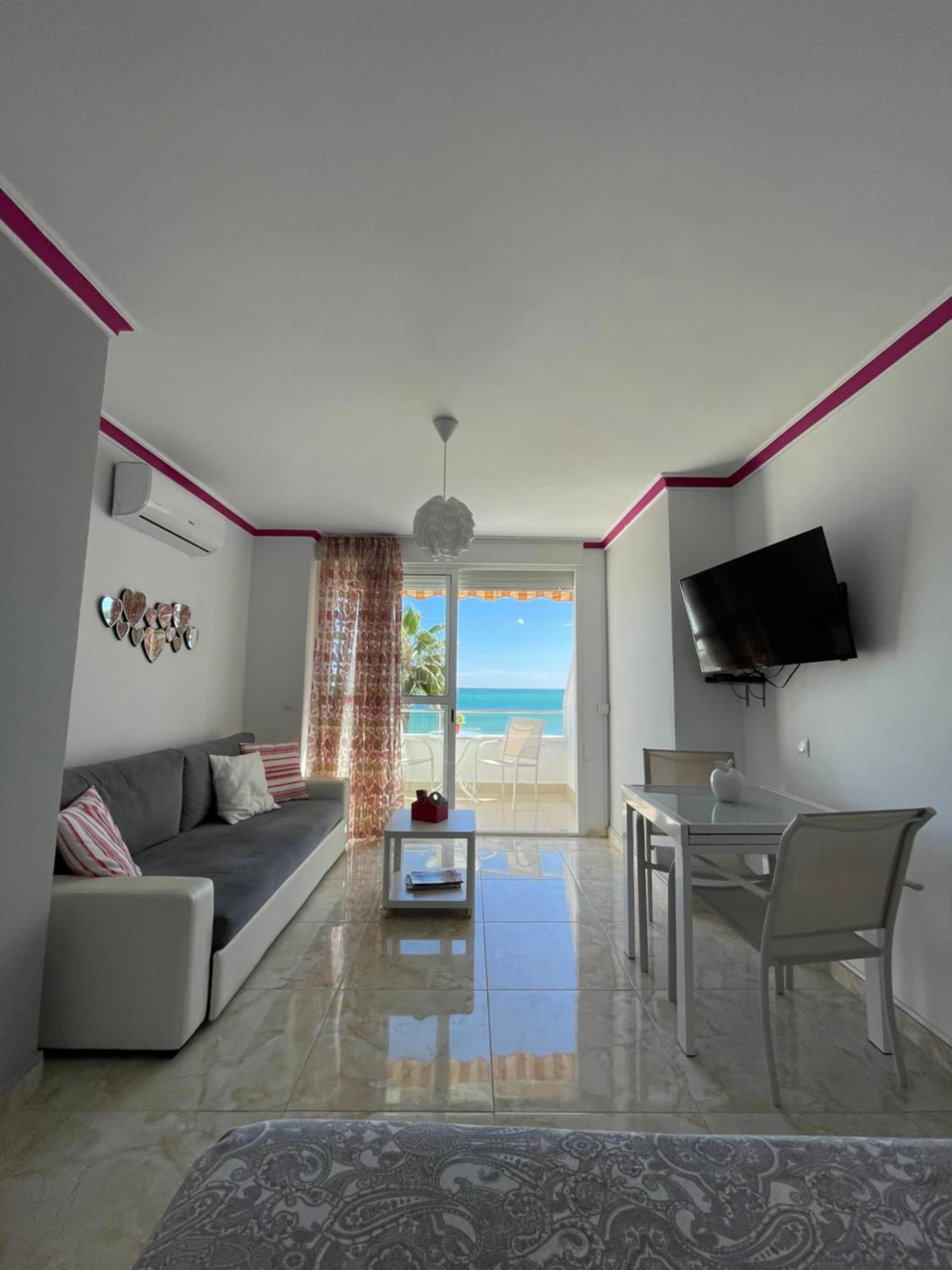 Roca Chica. Studio - First Line Beach Torremolinos Exteriör bild