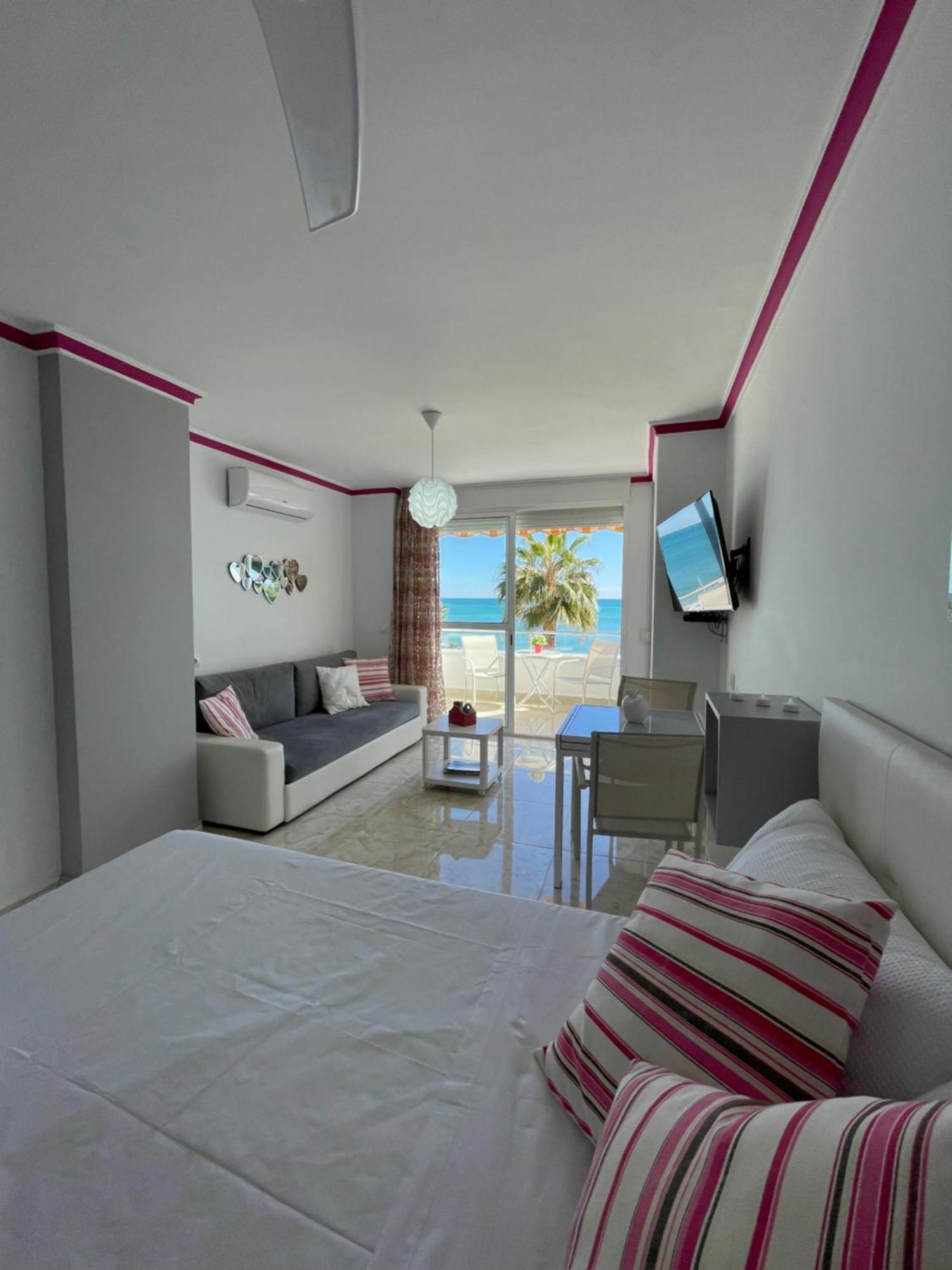 Roca Chica. Studio - First Line Beach Torremolinos Exteriör bild