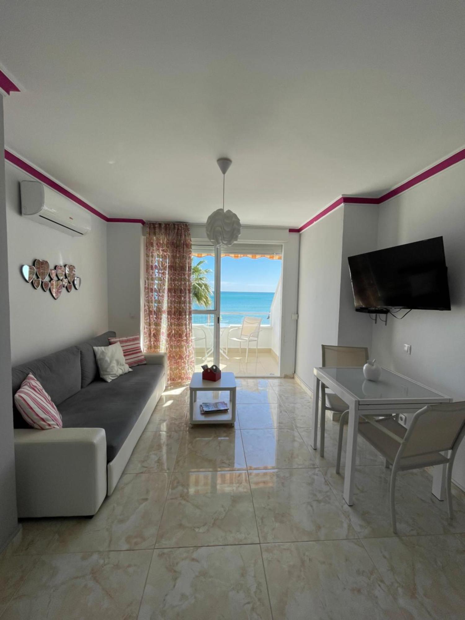 Roca Chica. Studio - First Line Beach Torremolinos Exteriör bild