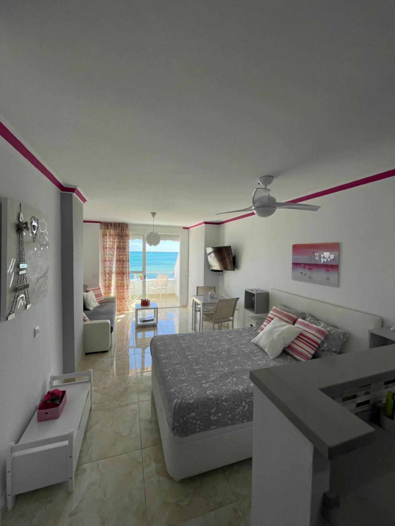 Roca Chica. Studio - First Line Beach Torremolinos Exteriör bild