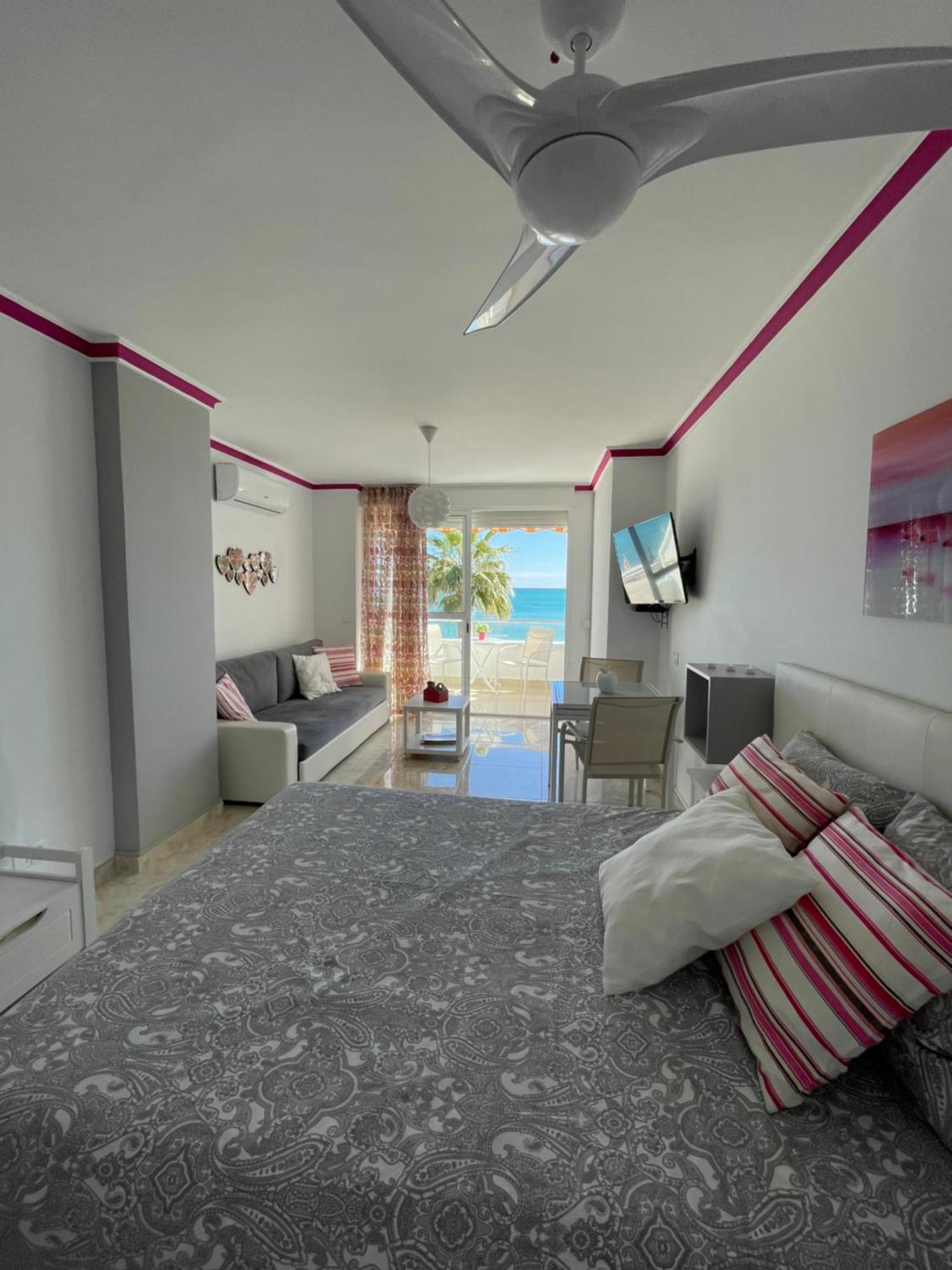 Roca Chica. Studio - First Line Beach Torremolinos Exteriör bild