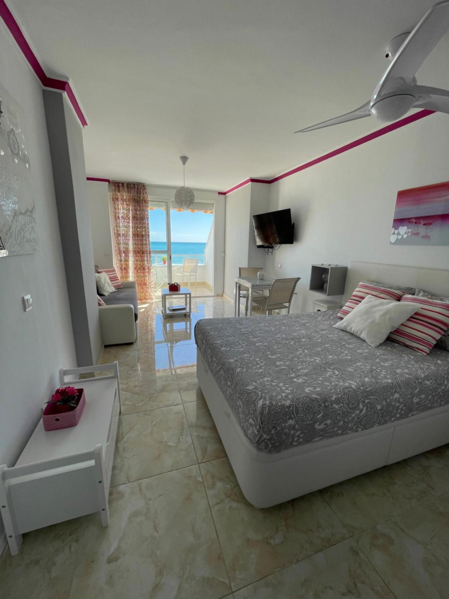 Roca Chica. Studio - First Line Beach Torremolinos Exteriör bild