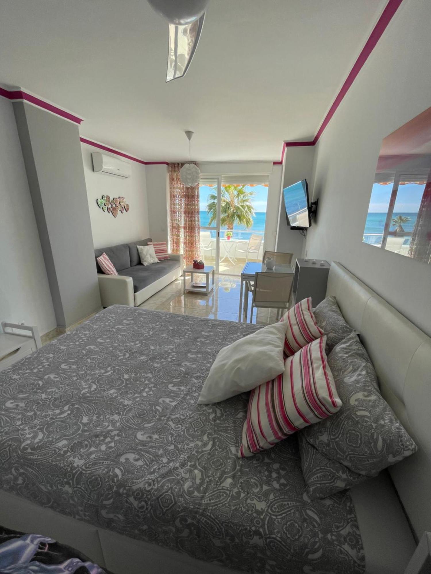 Roca Chica. Studio - First Line Beach Torremolinos Exteriör bild