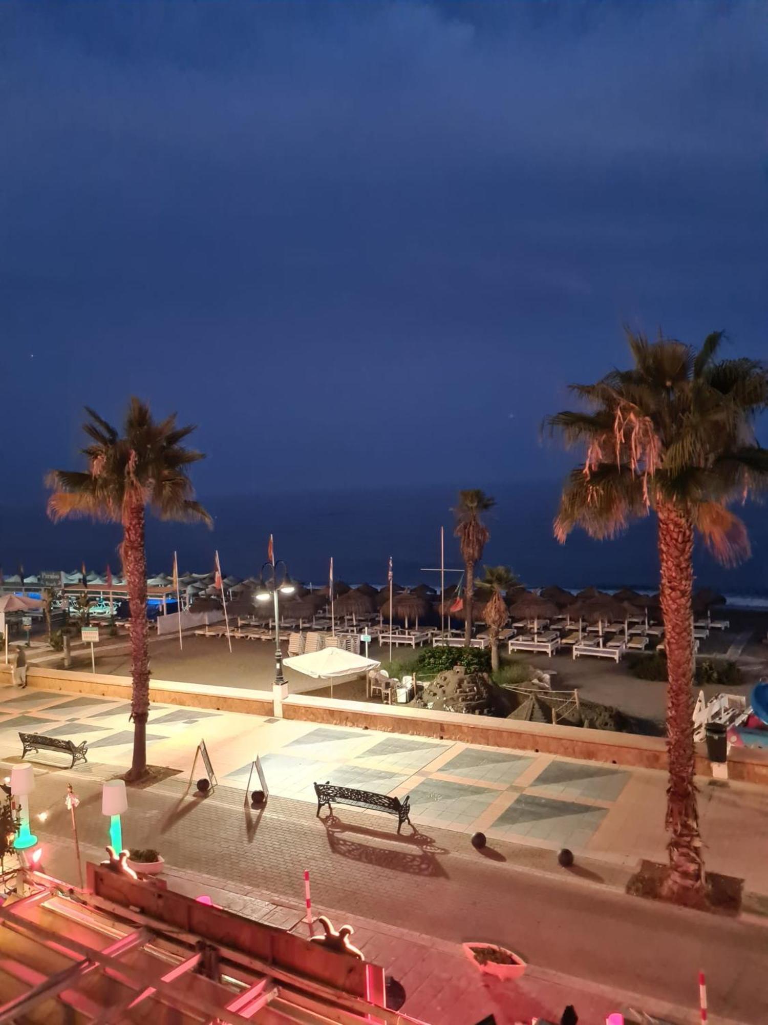 Roca Chica. Studio - First Line Beach Torremolinos Exteriör bild